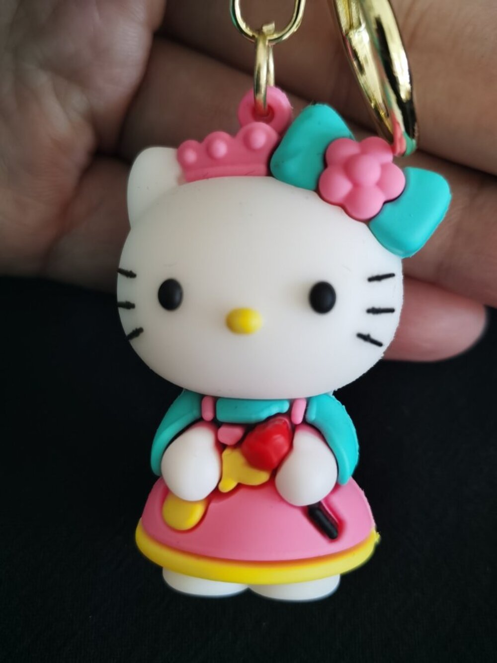 Hello Kitty Baker keychain - Picture 2 of 4